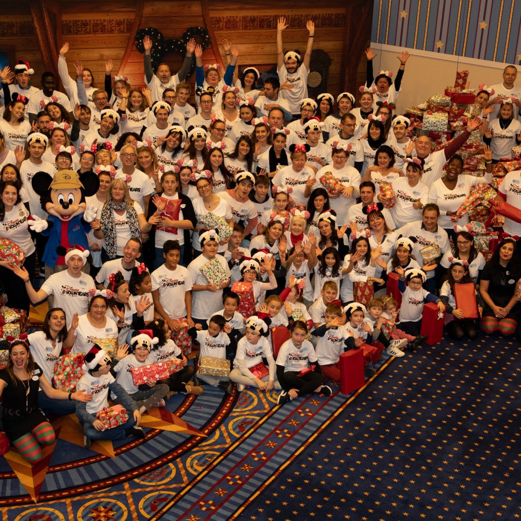 120 Disney VoluntEARS et leurs familles