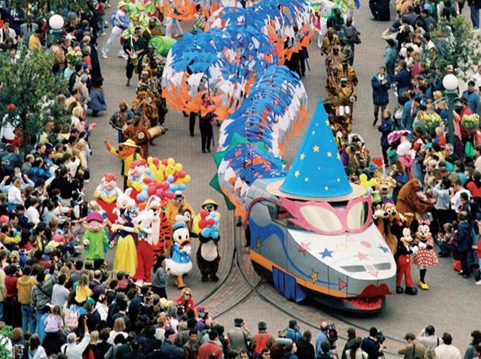 Linauguration de la gare TGV de Disneyland Paris