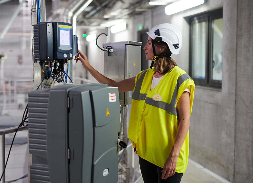 A WASTEWATER TREATMENT PLANT TO REDUCE WATER CONSUMPTION 