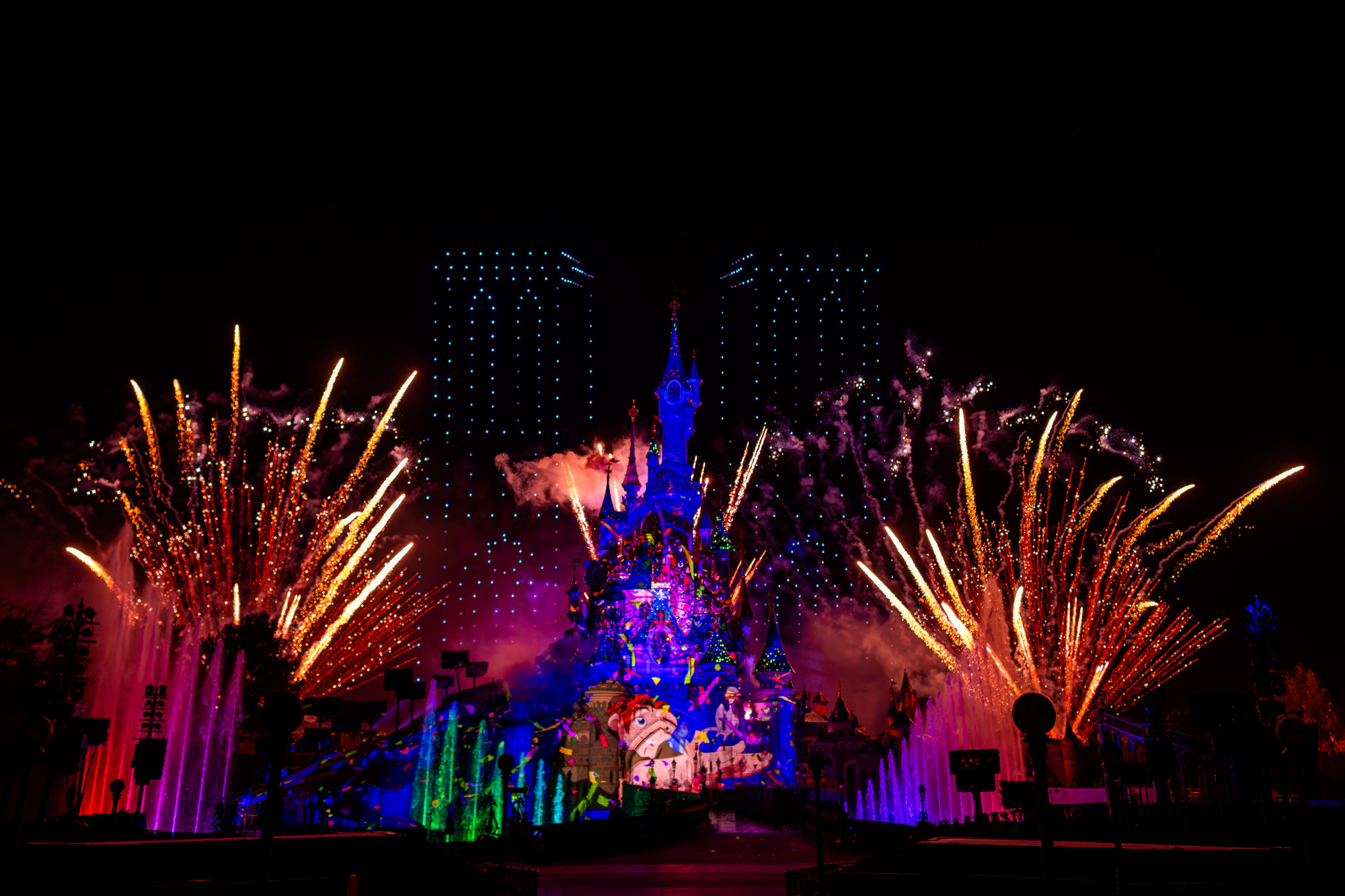 Disneyland Paris omaggia la riapertura della cattedrale di Notre-Dame de Paris con lo spettacolo temporaneo « Disney ❤ Notre Dame de Paris » dal 5 al 14 dicembre 2024!