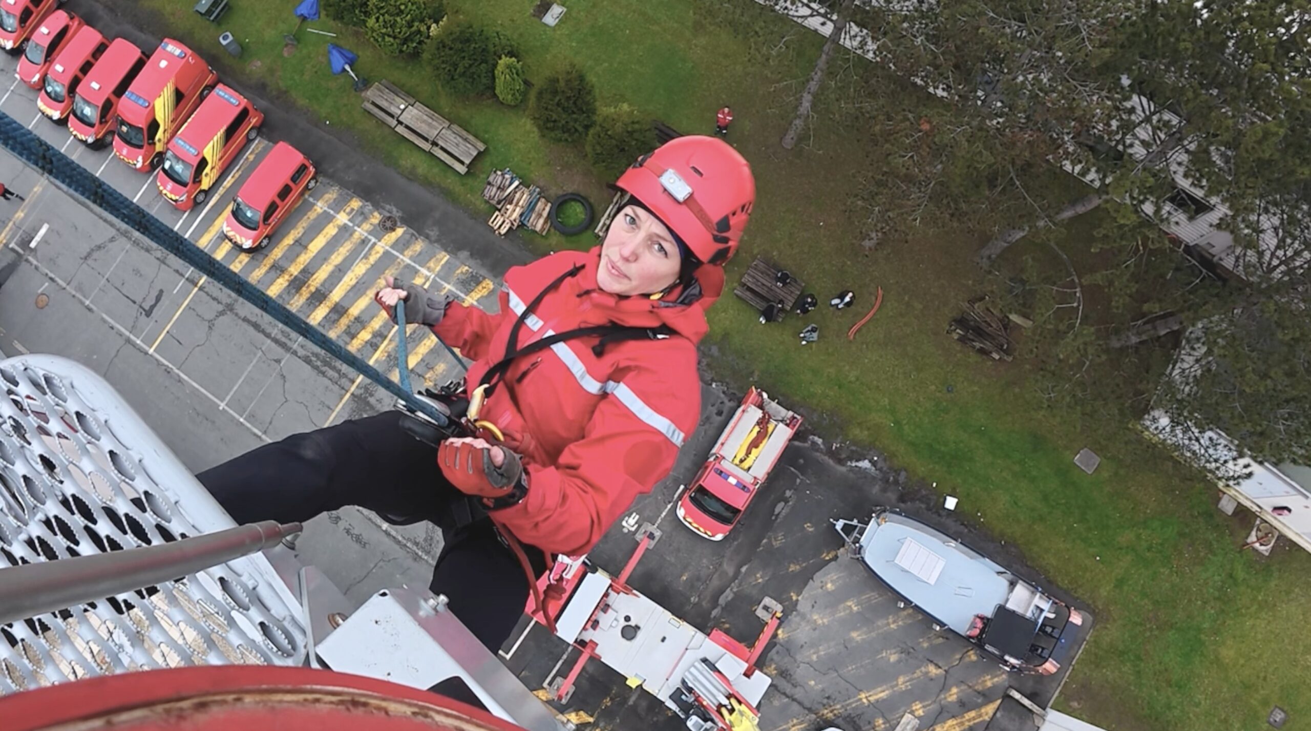 WOMEN BEHIND THE MAGIC ✨ Élodie Zembalia, Cast Member des Opérations de Secours à Disneyland Paris