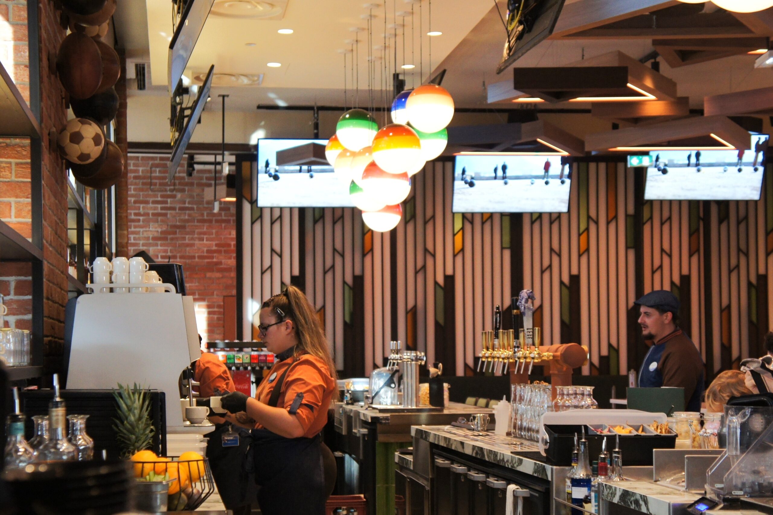 [EN IMMERSION] UNE JOURNÉE AVEC LES CAST MEMBERS DU SPORTS BAR & LOUNGE