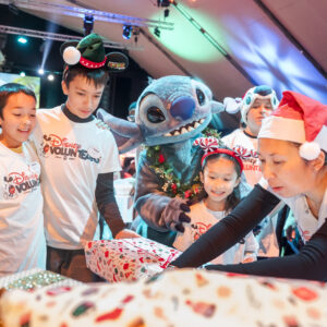 Les Disney VoluntEARS préparent 11000 cadeaux de Noël pour les enfants hospitalisés