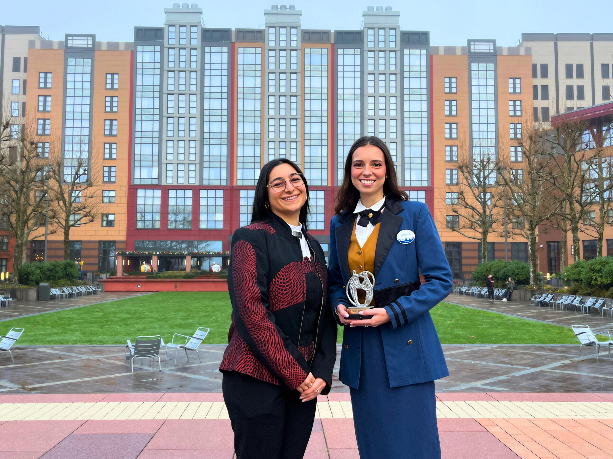 Cast Behind the Magic : rencontre avec Léna MEREMETCI et Camille PHILIPPE