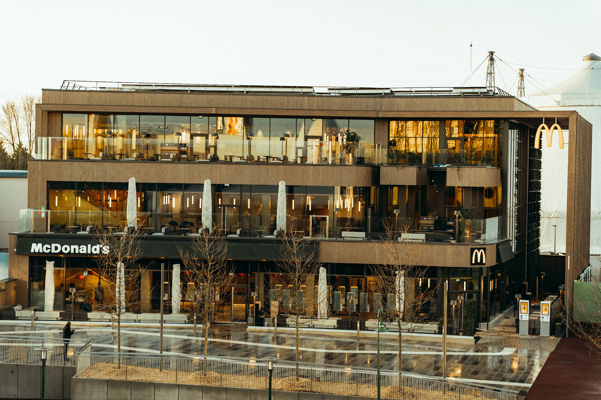 Le restaurant McDonald’s de Disney Village® fait peau neuve : un bâtiment dernier cri au service des familles