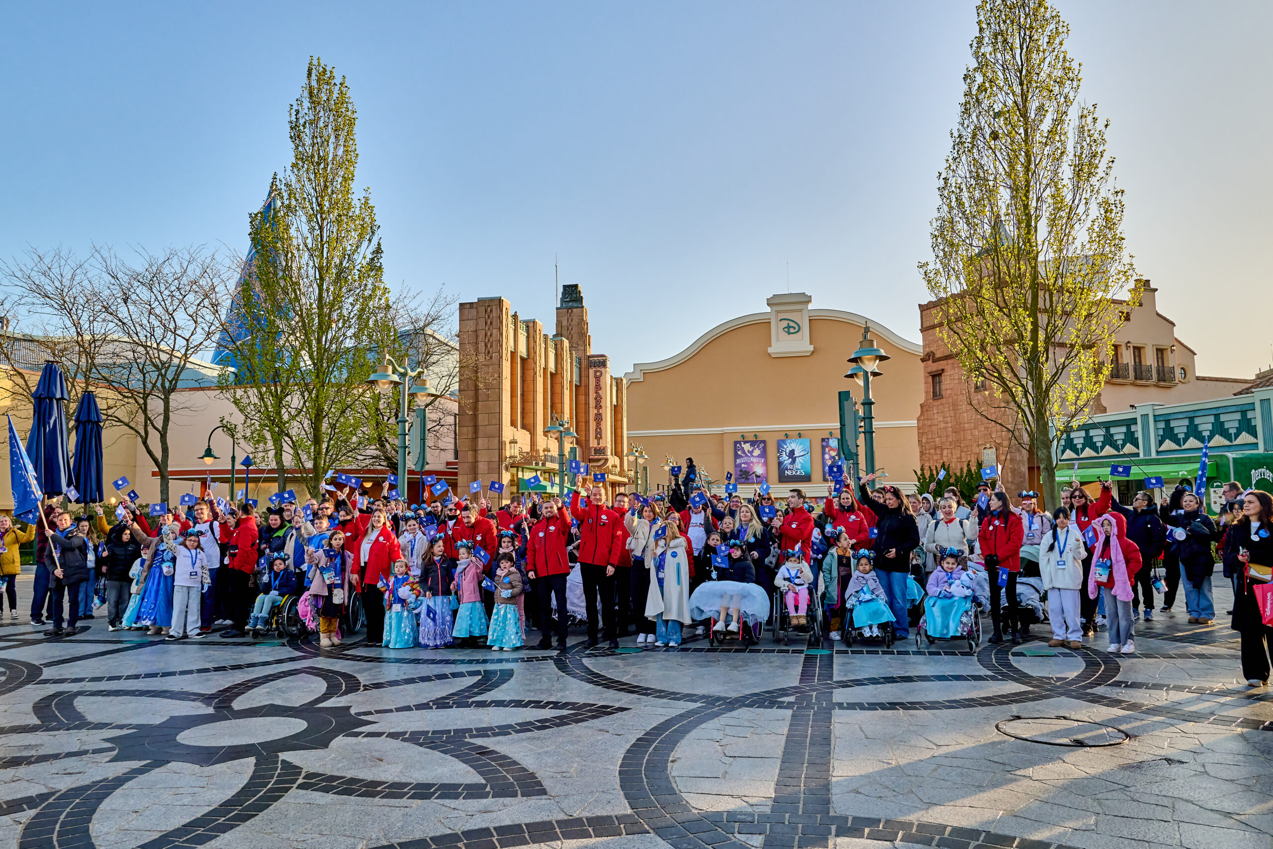 DISNEYLAND PARIS CÉLÈBRE 25 000 VOEUX D’ENFANTS REALISES DEPUIS 1992