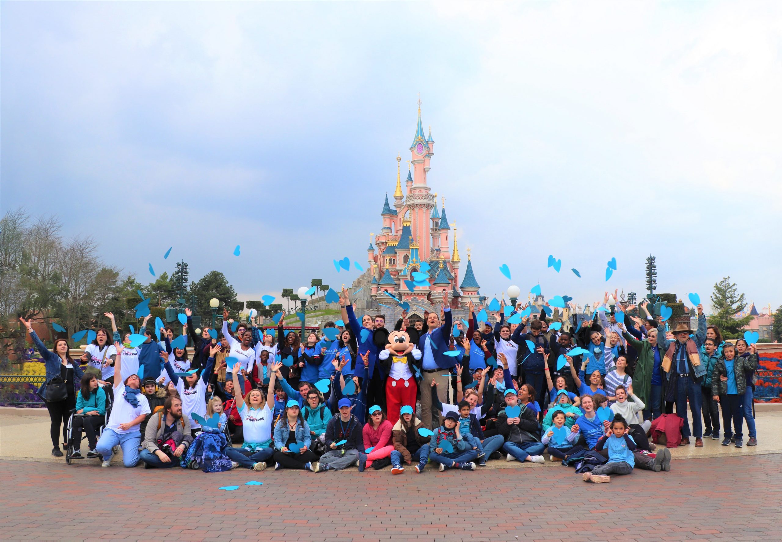 « Tous en bleu » à Disneyland Paris pour la Journée mondiale de la sensibilisation à l’autisme