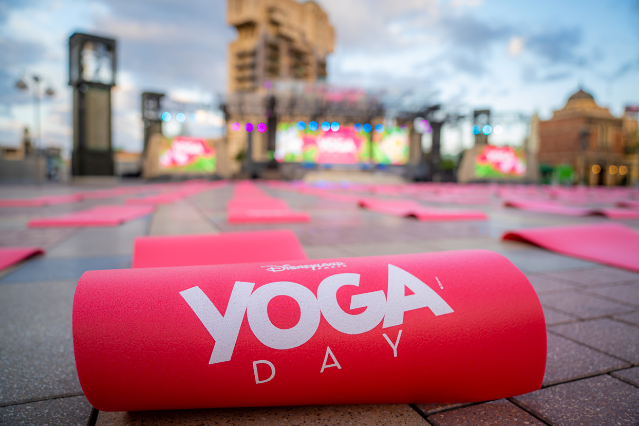 Disneyland Paris célèbre la Journée Internationale du Yoga
