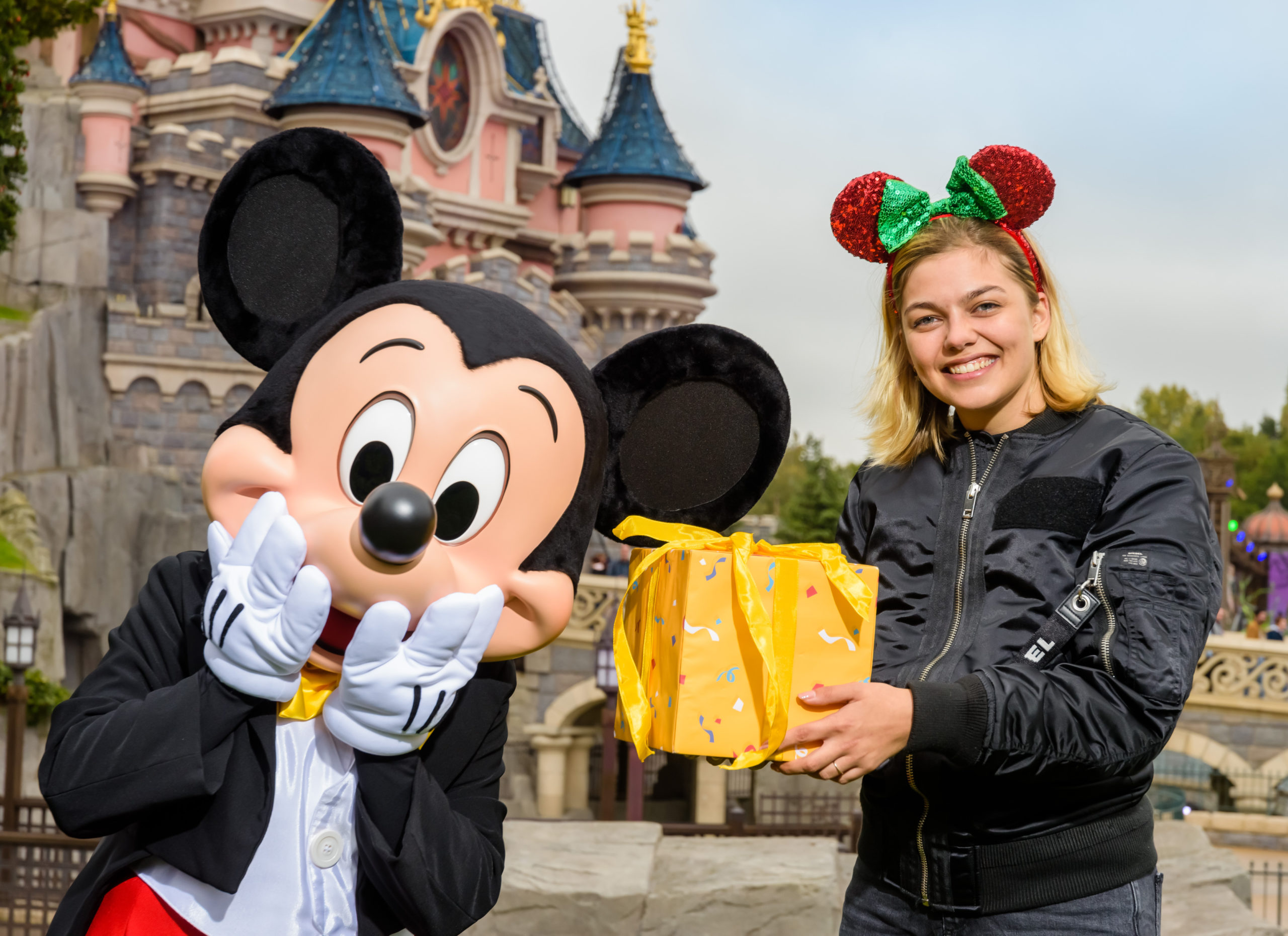 Louane et Gad Elmaleh prêts pour la grande fête de Mickey à Disneyland Paris !
