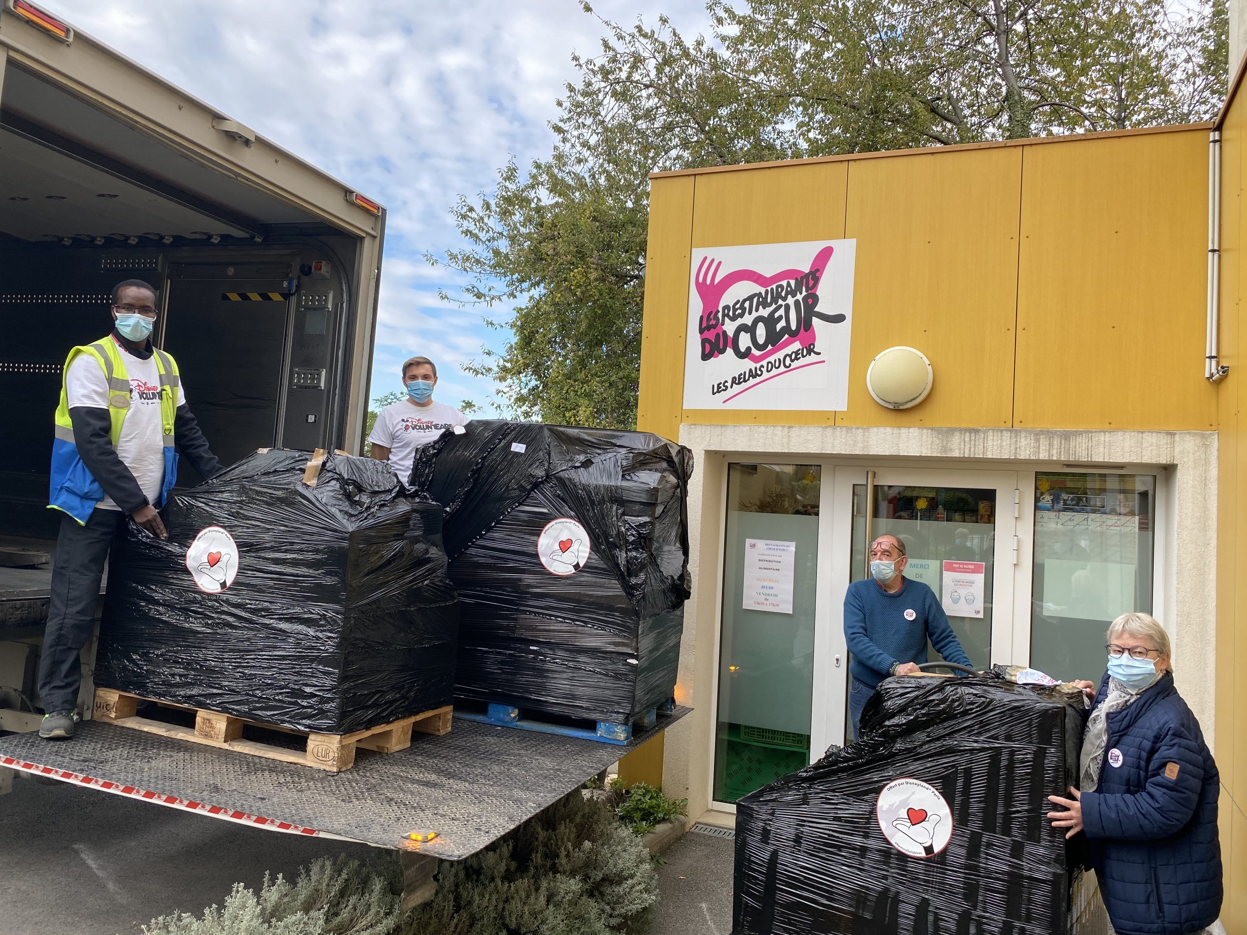 Disneyland Paris redistribue ses denrées alimentaires aux associations de Seine-et-Marne