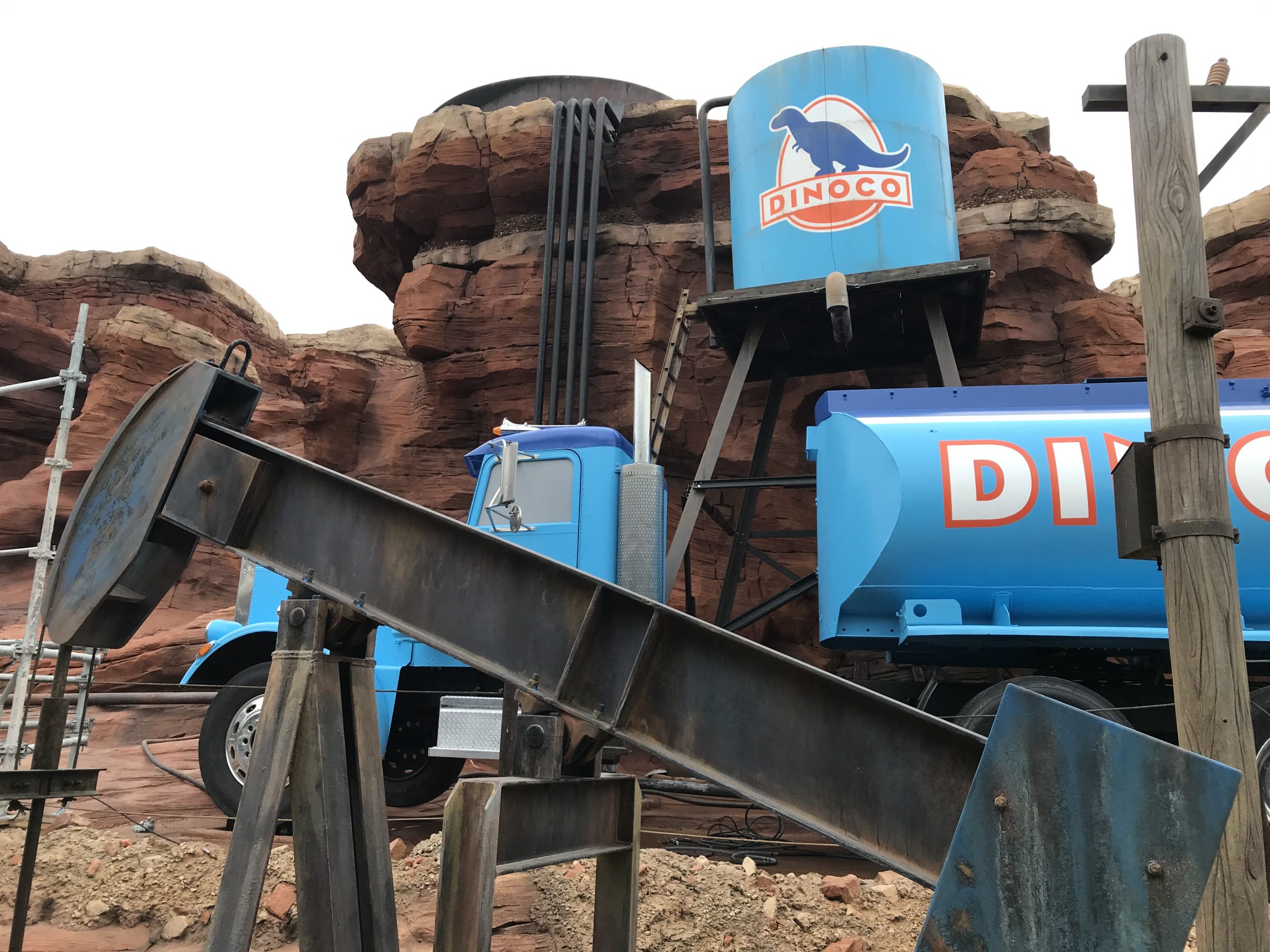 Le chantier de l’attraction inspirée de l’univers de Cars se poursuit
