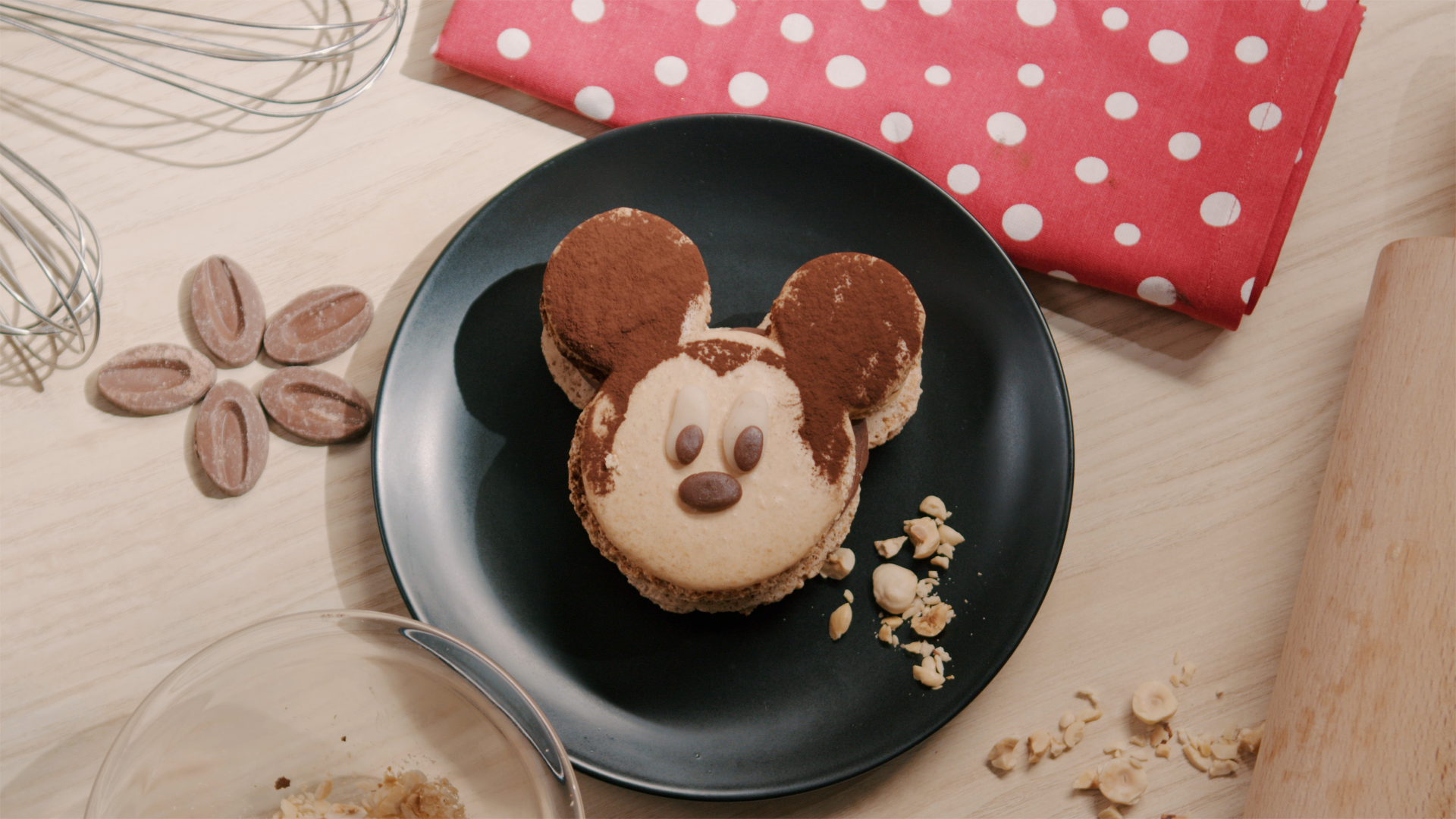 Pierre Hermé lance une semaine gourmande et riche en surprises ? ❄️ ? ? dans le Calendrier de l’Avent de Disneyland Paris