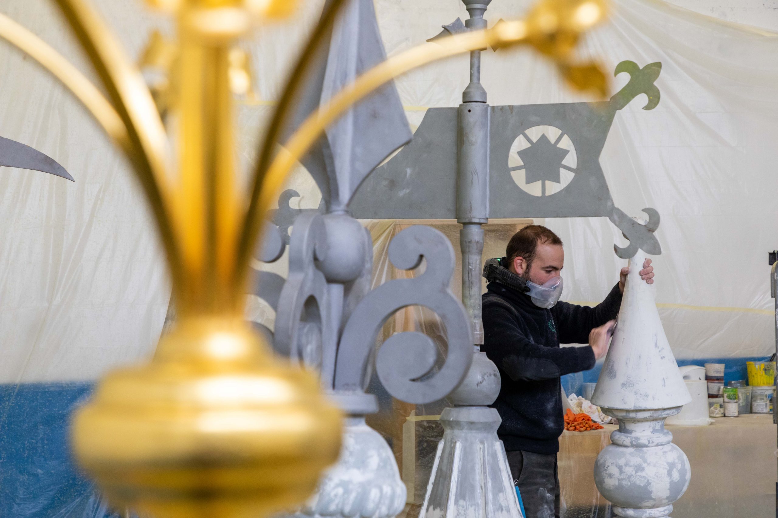 Les artisans français restaurent le Château de la Belle au Bois Dormant