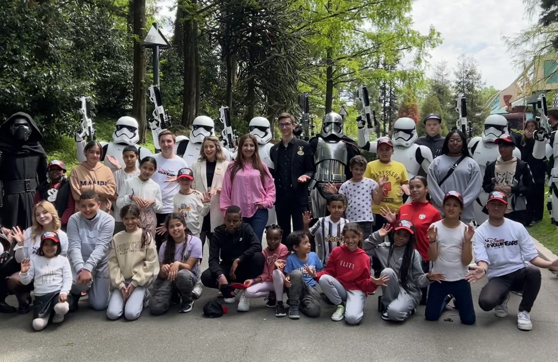 300 jeunes de la Région Île-de-France fêtent May the 4th à Disneyland Paris