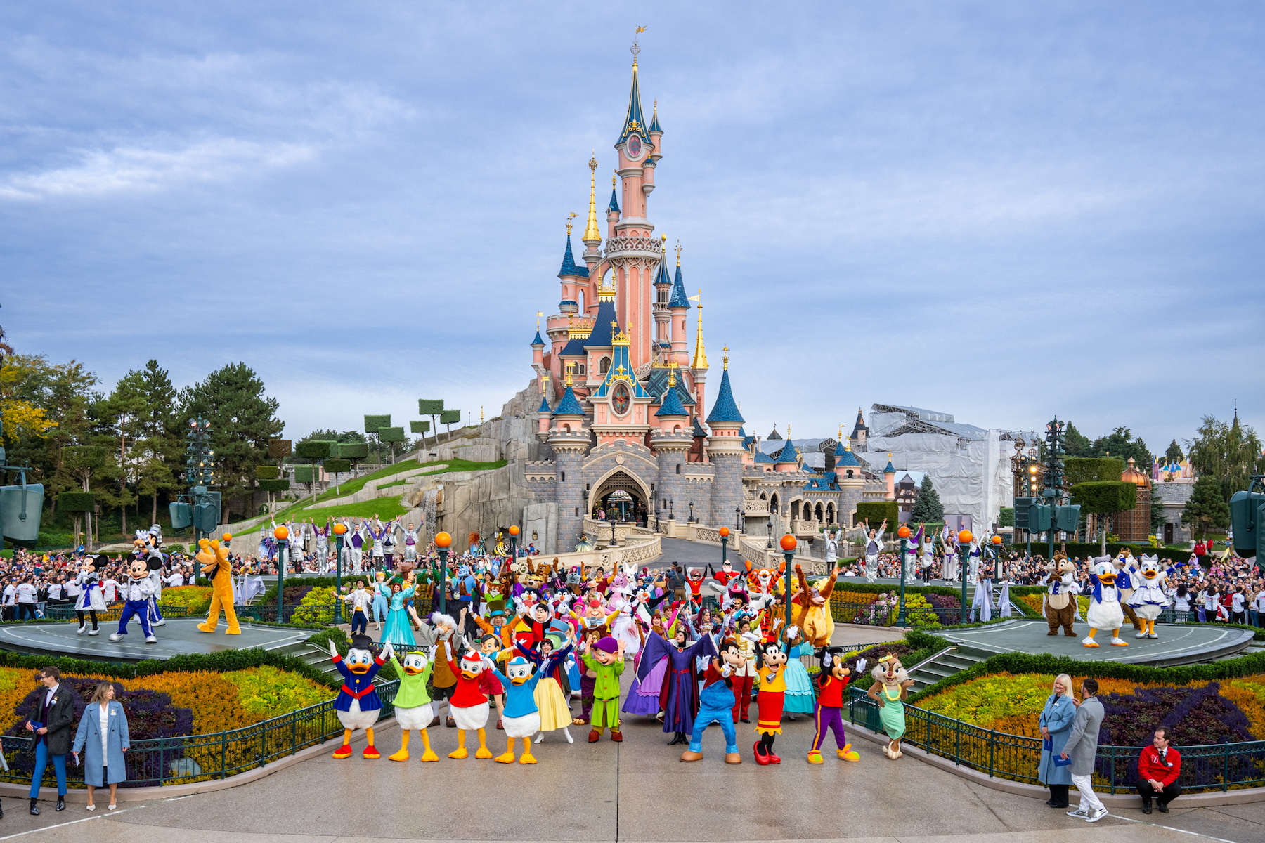 Disneyland Paris C l bre Aujourd hui Les 100 Ans De The Walt Disney Disneyland Paris C l bre Aujourd hui Les 100 Ans De The Walt Disney