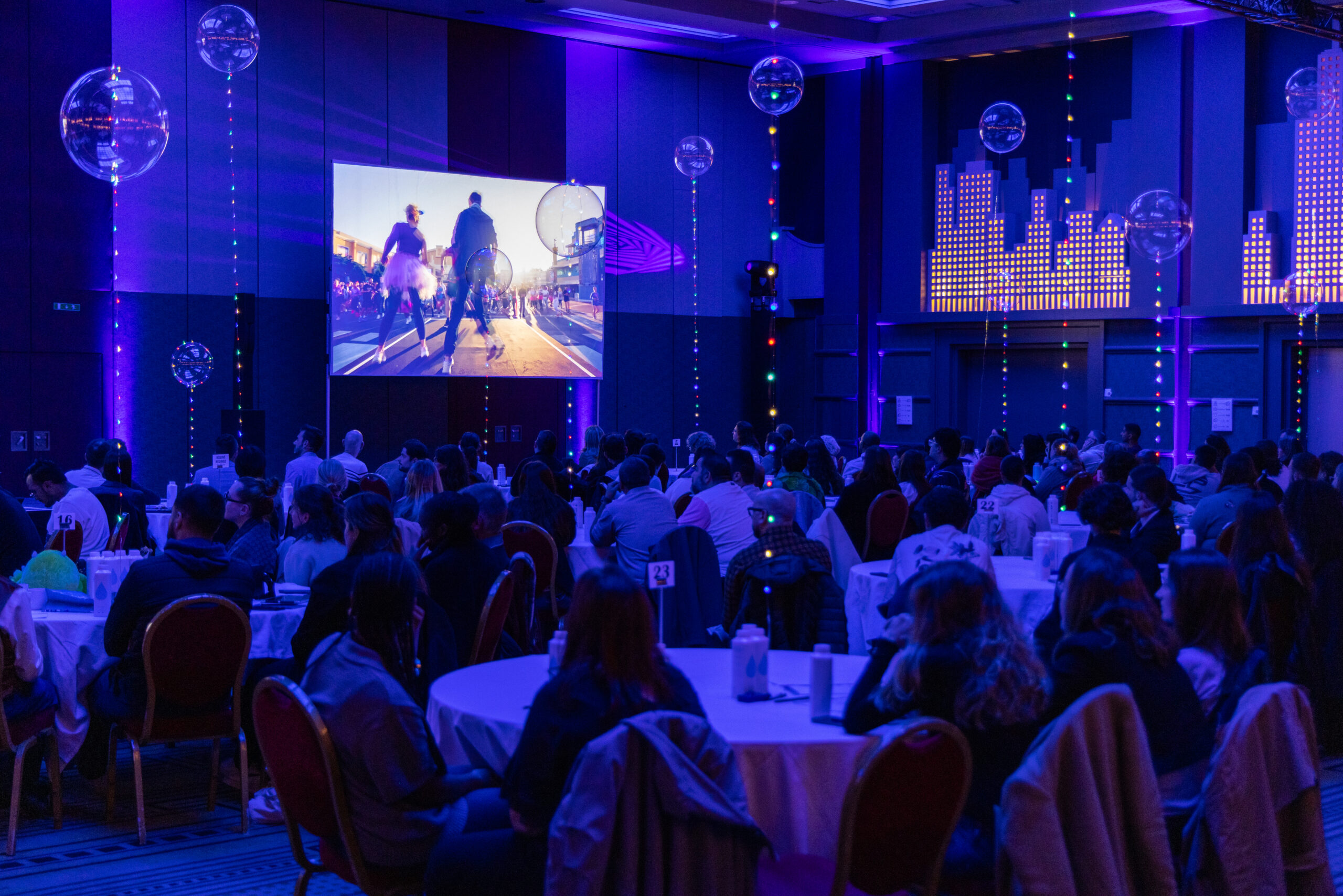 Cette année encore plus de 300 alternant(e)s ont fait leur rentrée à Disneyland Paris. 